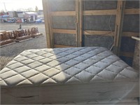 QUEEN MATTRESS (BOTTOM ONE)