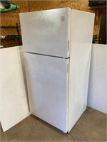Kenmore refrigerator 28” x 29.5” x64.5” high works