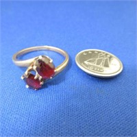 10K Gold Ladies Ring With Garnets