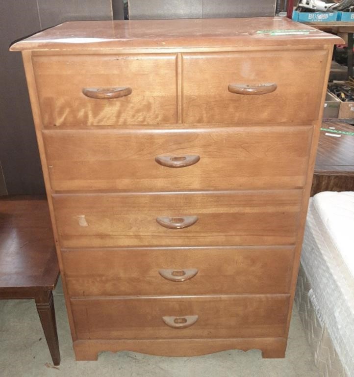 5 drawer dresser with blanket and clothing 30"W