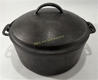 Vintage Cast Iron Dutch Oven / Camping Pot