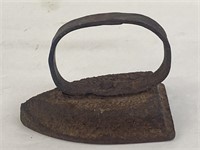 Cast iron pressing iron with metal handle