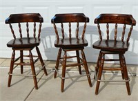 3 Bar stools needs painting