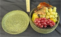 Wicker Basket w Fruit Decoration