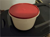 Tupperware in good condition