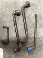 2 Vintage Socket Wrenches & 2 Vintage Tools