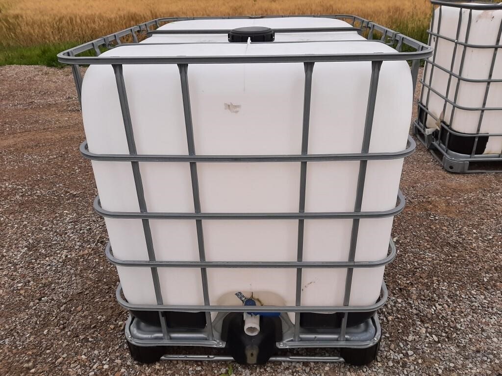 1000 liter (264 gallon) Water storage tank