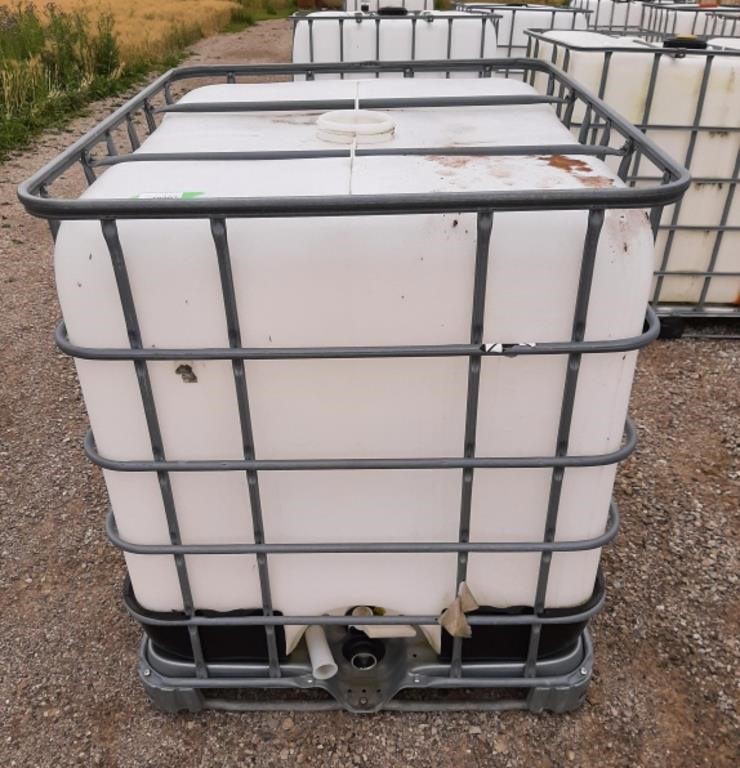 1000 liter (264 gallon) Water storage tank