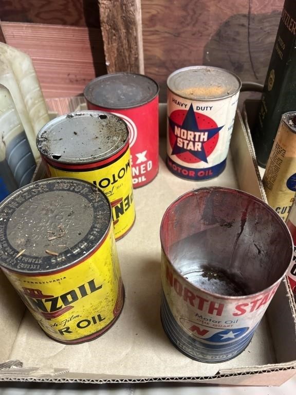 Vintage metal 1 quart motor oil advertising cans