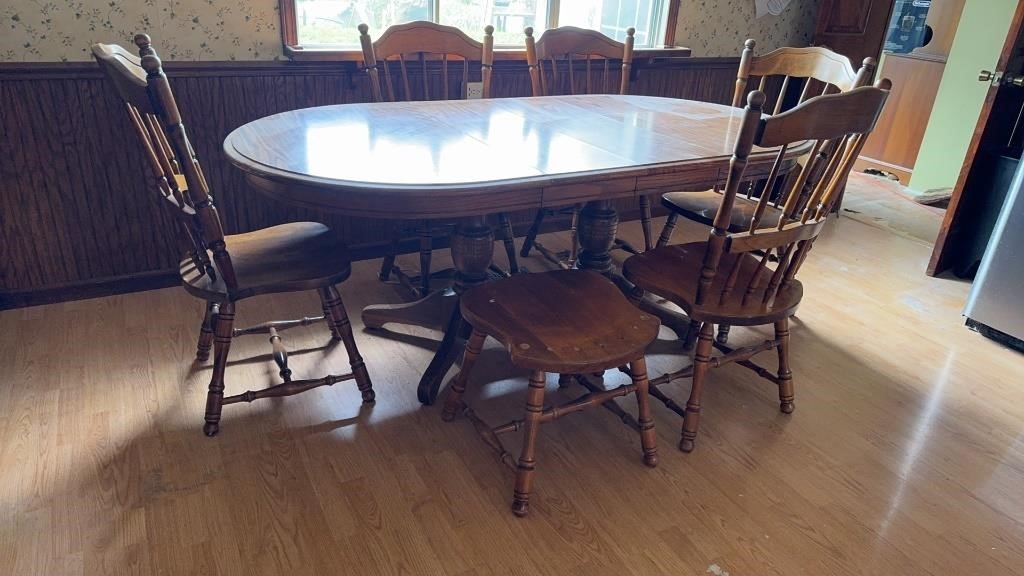 Dining Room Table with Chairs (6)