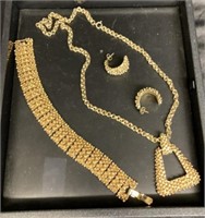 EARLY VINTAGE COVENTRY JEWELRY SET