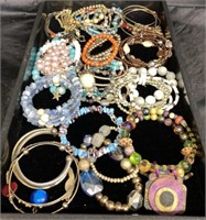 BEADS & BANGLE BRACELETS - JEWELRY LOT