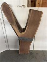 Slab of wood: walnut, Y-shape, 24“ x 34“ x 2“