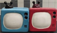 Magnetic Salt and pepper shakers - television