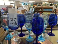 11 ASSORTED WINE GLASSES IN SHADES OF BLUE
