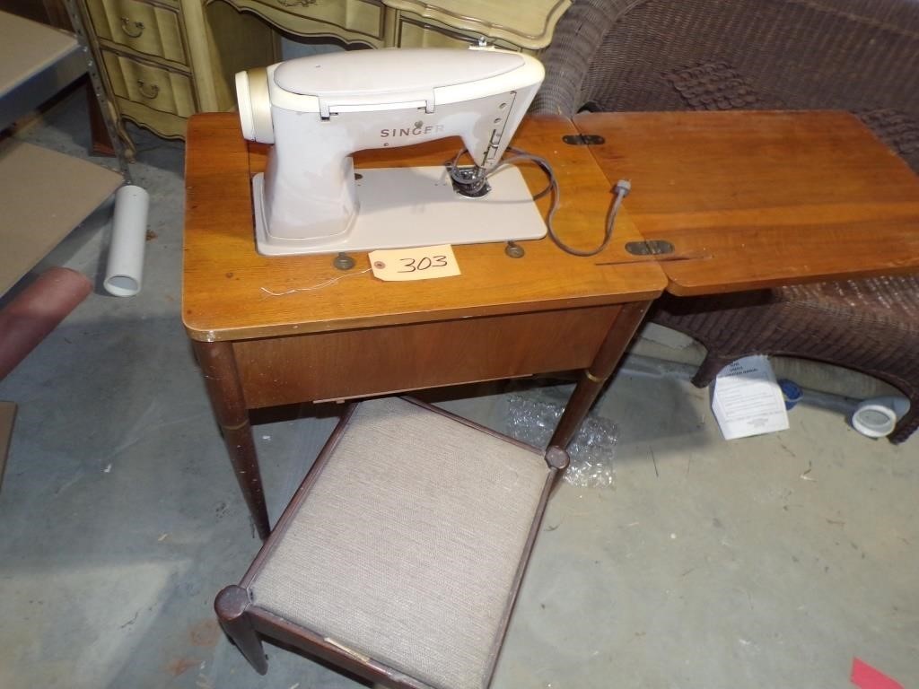 OLD SINGER SEWING MACHINE & CABINET