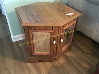 2 wood end tables with 2 doors and decorative