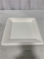 100 PACK OF SQUARE PAPER PLATES, 10.5 IN.