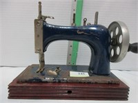 1940s aircraft junior miss.child sewing machine