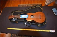 MARTIN VINTAGE 1960 MAHOGANY SOPRANO UKULELE AND