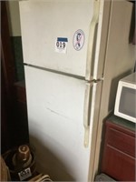 General Electric refrigerator freezer works needs