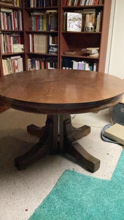 Antique Oak Round Table with 3 table leaves