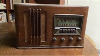 Antique Delco R-1181 Radio
