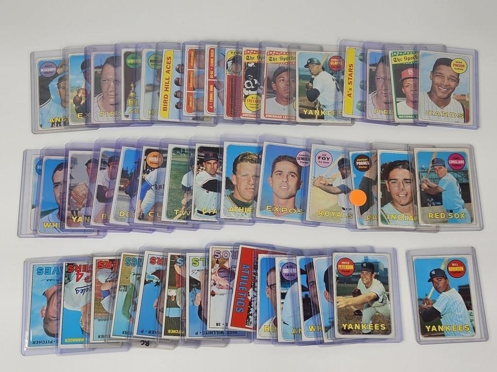 ASSORTMENT OF 1969 TOPPS BASEBALL CARDS