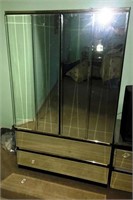 810 - MIRRORED BEDROOM CLOSET / DRESSER