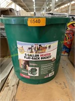 Farm Innovators 5gallon heated flat-back bucket