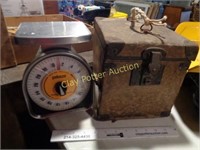 Vintage Kitchen Scale in Old Box