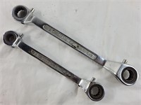 Set of two offset ratcheting wrenches