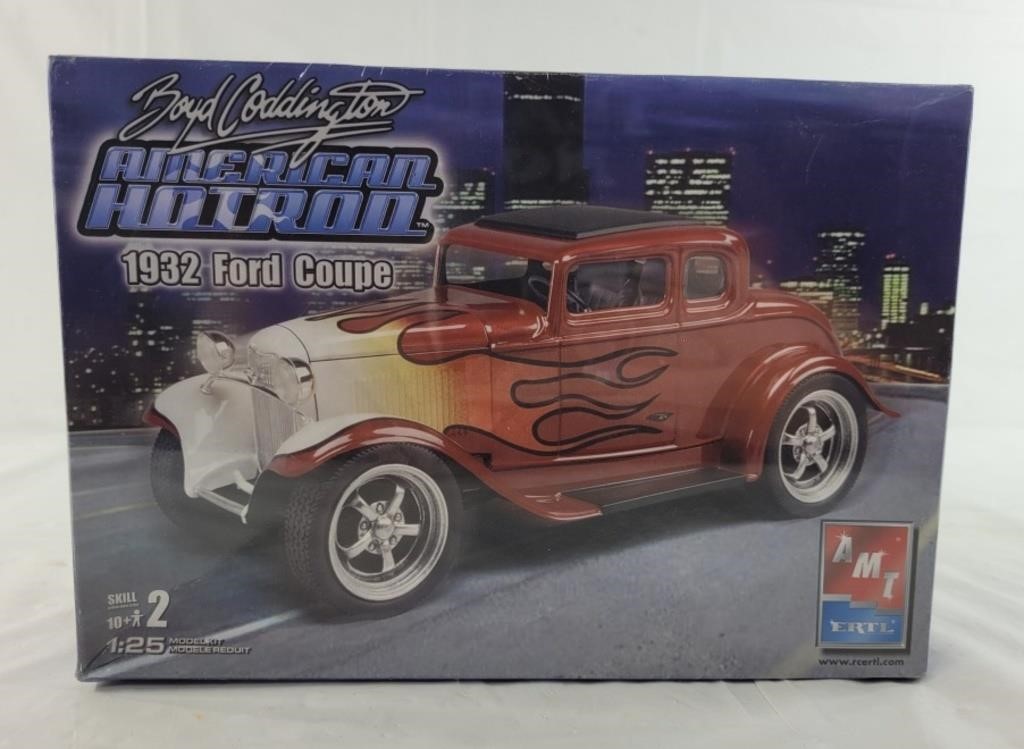 NIB AMT/ERTL 1932 Ford Coupe model