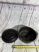 10" Wagner Ware Cast Iron Pot with Lid