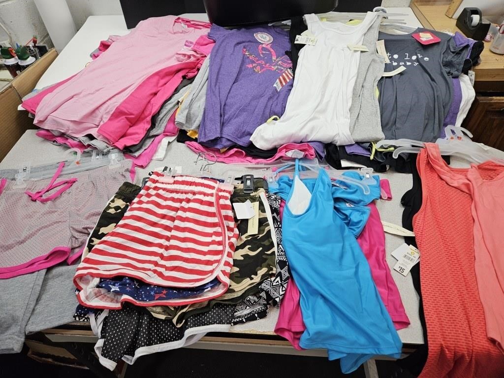 ALL NEW GIRLS CLOTHES  SZ  MED  LG & XL With Tote
