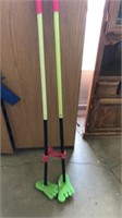 5’ tall kids stilts and yes they work great !