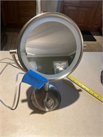 Dual sided lighted magnifying mirror