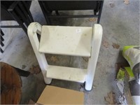 PLASTIC STEP STOOL