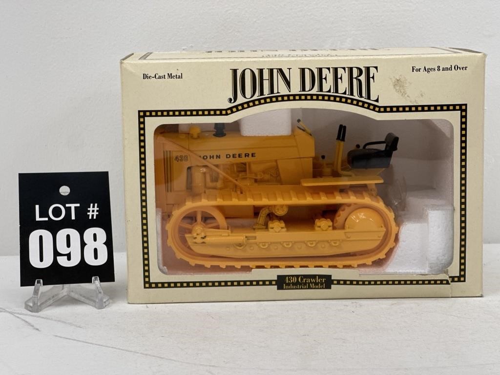 ERTL J.D. 430 Crawler Industrial Model 1/16