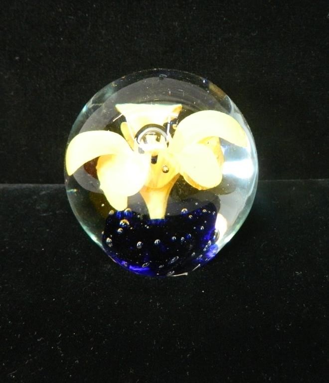 YELLOW FLOWER PAPER WEIGHT