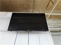 TELEVISION, ELEMENT, 32", W/ SWIVEL WALL MOUNT