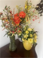 3 decorative vases with flowers