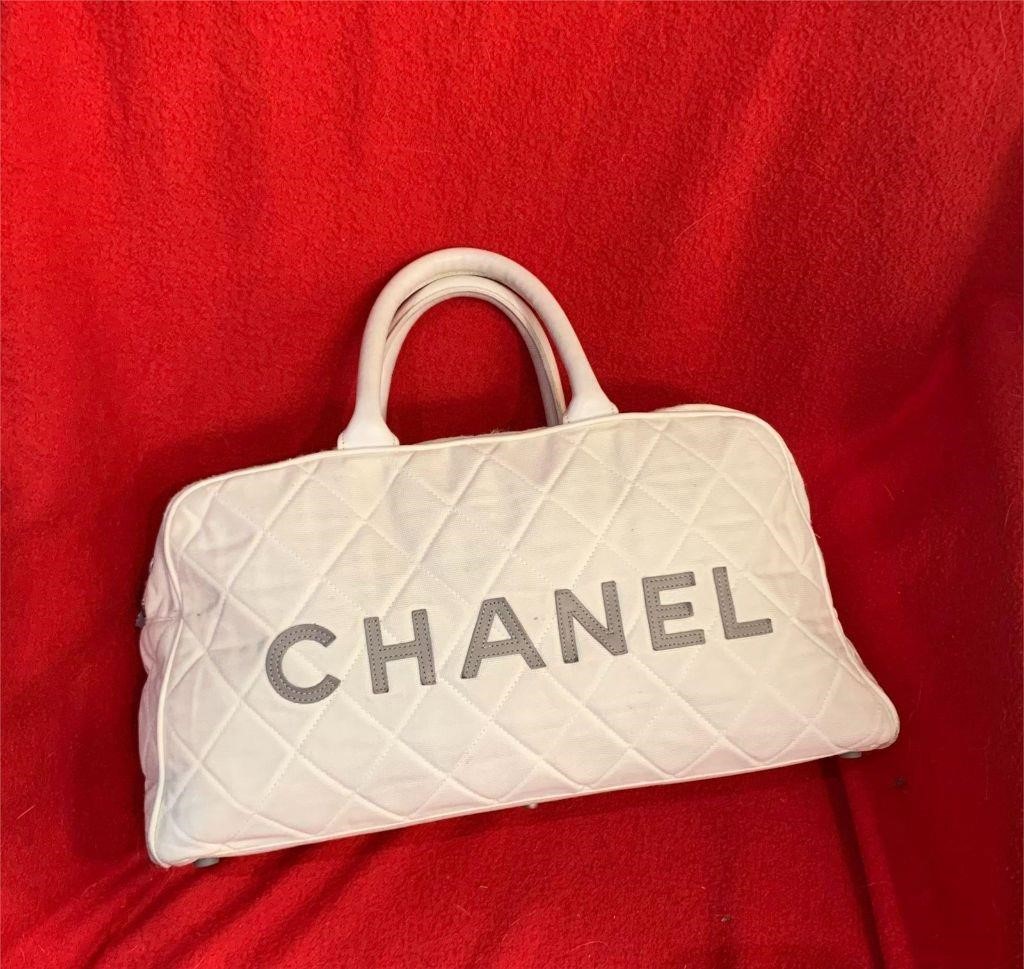 140 Louis Vuitton, Gucci, Chanel, Hermes