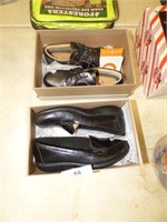 2 PAIRS ONE NEW CLARKS LADY SIZE 8 1/2