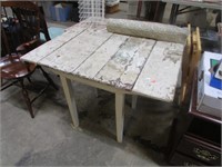 PRIMITIVE COUNTRY TABLE