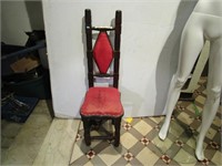 Chaise rouge et noire vintage