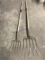 PAIR OF 5-TINE FORKS