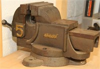 Maxitt 5 swivel bench vise