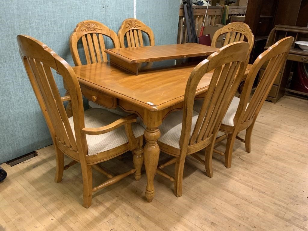 Kitchen Table w/ Leaf & 6 Chairs