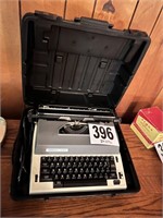Portable Typewriter(Den)
